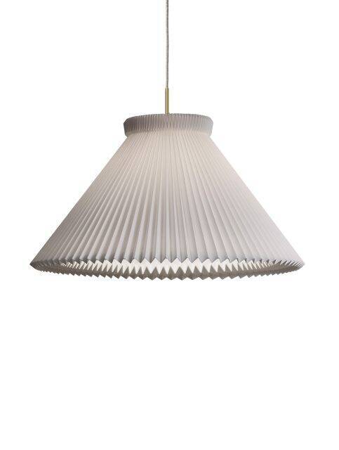 デンマーク王室御用達ブランド「LE KLINT（レ・クリント）」の照明2モデルが日本に上陸