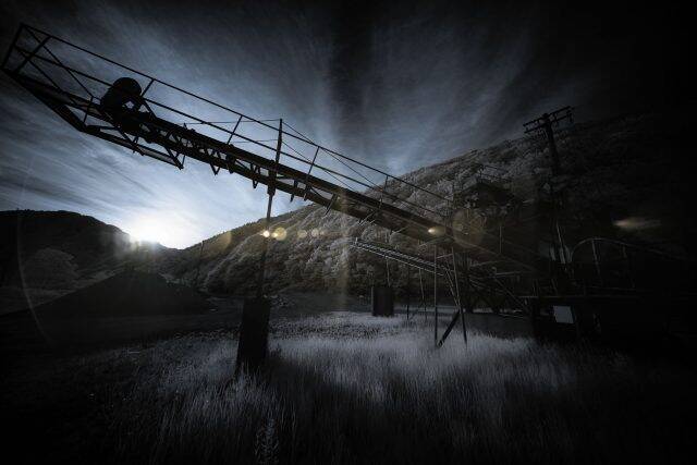 新宿で“目で見えない赤外線“で照らした世界を具象化した写真展「視覚の陰謀論」開催