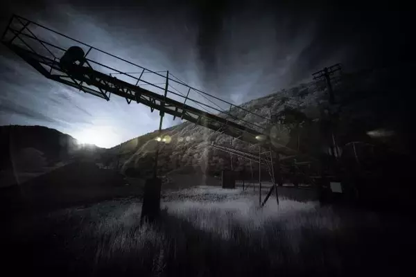 「新宿で“目で見えない赤外線“で照らした世界を具象化した写真展「視覚の陰謀論」開催」の画像