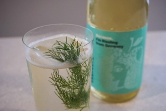 六本木｜「Because, ワイン」と「CAMPARI」「APEROL」がコラボ、一夜限りのカクテルイベントに注目