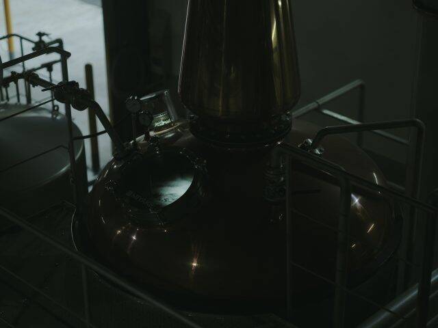 福岡のウイスキー蒸溜所「SHINDO DISTILLERY」見学・試飲ツアー＆希少なハンドフィル体験を提供
