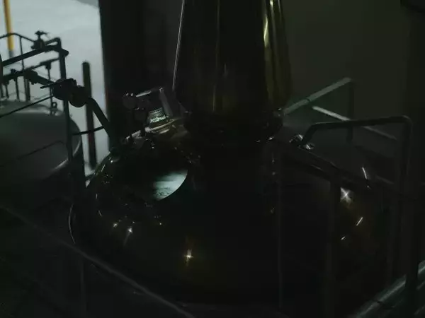 「福岡のウイスキー蒸溜所「SHINDO DISTILLERY」見学・試飲ツアー＆希少なハンドフィル体験を提供」の画像