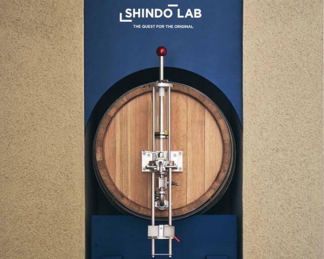 福岡のウイスキー蒸溜所「SHINDO DISTILLERY」見学・試飲ツアー＆希少なハンドフィル体験を提供
