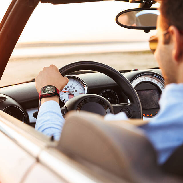 洒落者御用達の腕時計「PIRAMIDE（ピラミッド）」に、リゾートスタイルにぴったりな日本限定カラー！