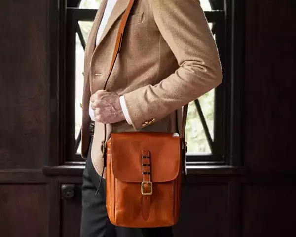 最高級レザーを使用したココマイスターの「ミニ・ショルダーバッグ」が  