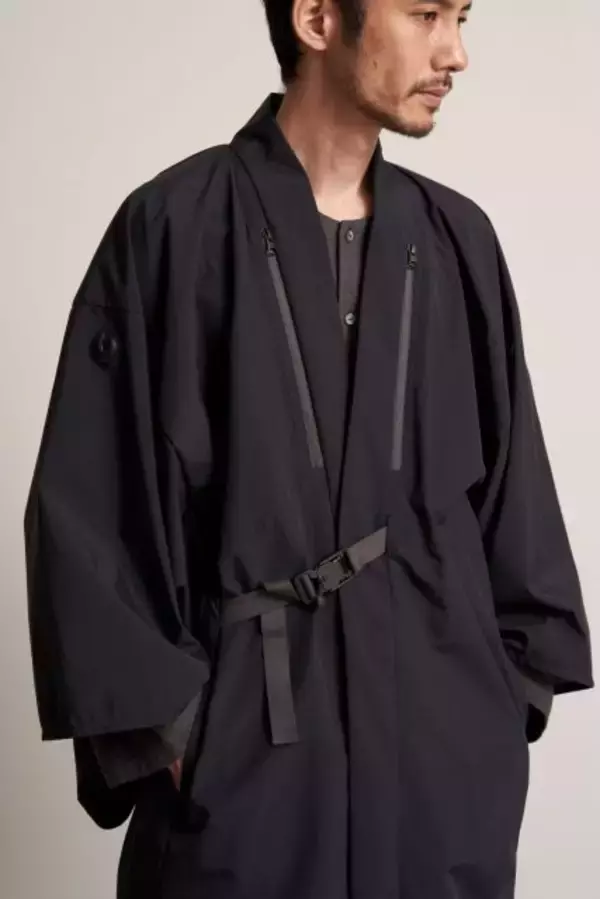 クールで現代的な和装スタイルを提案する「和ROBE」が1月2日より新作の 