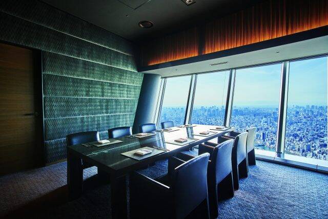 地上345メートルにあるプライベート空間。「東京スカイツリー」のラグジュアリーな空間で食事を
