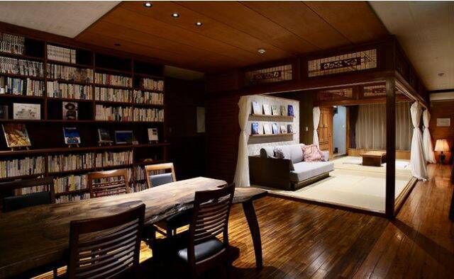 沖縄の“神の島”に会員制ブックホテル「浜比嘉別邸」オープン