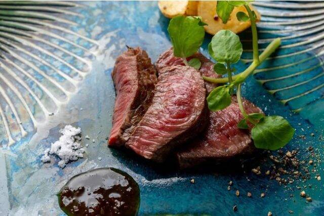 沖縄の“神の島”に会員制ブックホテル「浜比嘉別邸」オープン