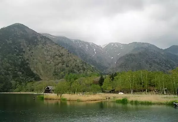 「大自然の中の静かな温泉地 奥日光湯元温泉に建つ「奥日光小西ホテル」」の画像