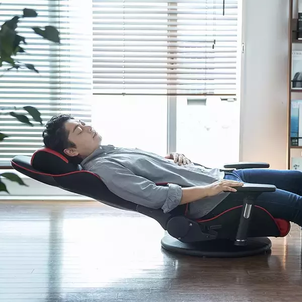 瞬時にベッド化!?フルフラット仕様、360度回転可能なゲーミング座椅子