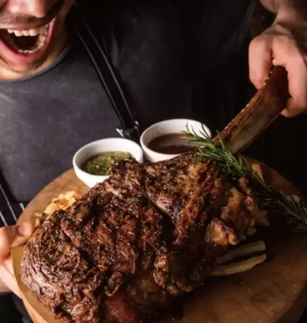 「肉好きもうなる!?豪快骨付きステーキ「トマホーク」1キロ超えの衝撃」の画像