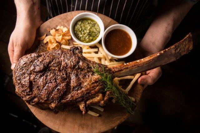 肉好きもうなる!?豪快骨付きステーキ「トマホーク」1キロ超えの衝撃