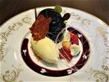 「「カファレル神戸北野本店」で美しい皿盛りドルチェをいただく」の画像1