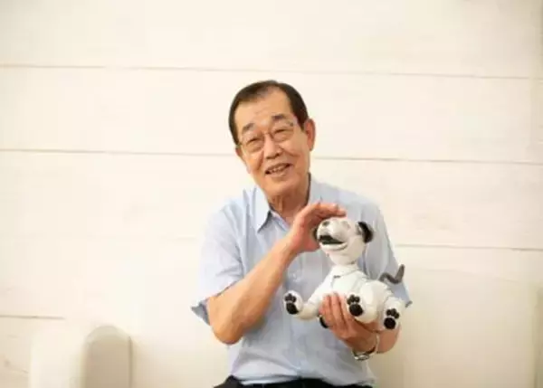 「世界初！犬型ロボットと犬の共生の可能性を探る実験結果がおもしろい」の画像