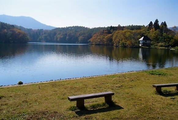 東山魁夷にも描かれた神秘の湖 希望湖 を訪ねて 18年11月日 エキサイトニュース