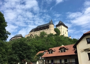 まるで要塞！神聖ローマ皇帝の居城「カールシュタイン城」に行ってみよう