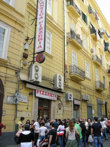 イタリア・ナポリで行列の絶えない老舗ピッツェリアの日本3号店が『横浜ハンマーヘッド』にオープン