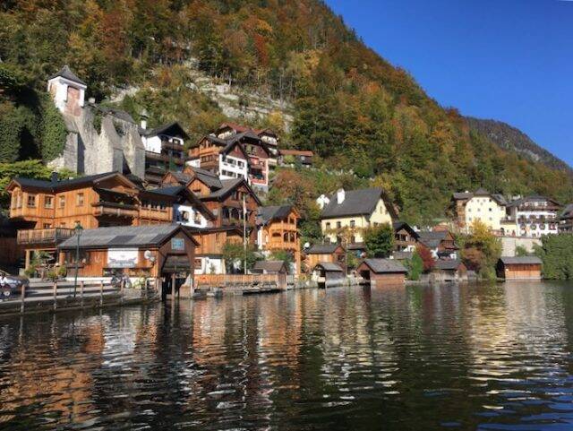 ザルツブルクからハルシュタットへ 秋色に染まる湖畔の村の美しさ 19年11月2日 エキサイトニュース