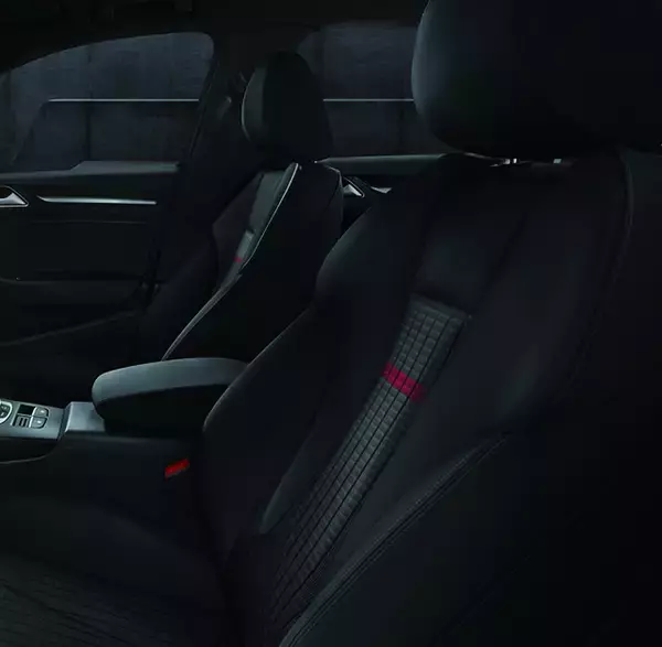 「都会を駆けぬけるタフさを強調した「アウディ Q2」と、スポーティさがほとばしる「アウディ A3」が限定発売」の画像