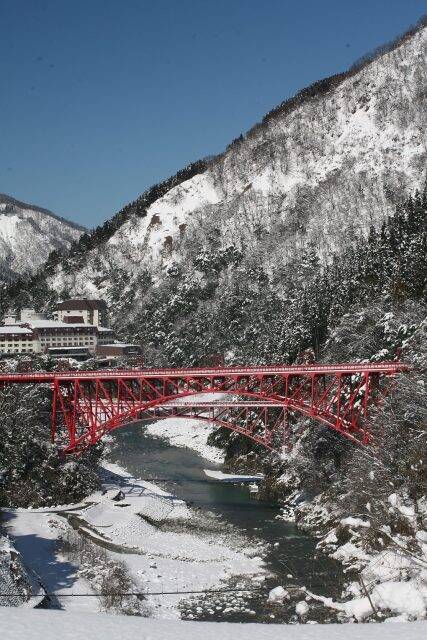 絶景パノラマを望む立山黒部に抱かれた富山！温泉・グルメ・アート巡りを愉しむ大人の旅