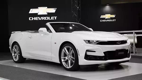 「唯一無二の存在感！　マッスルカーの雄「カマロ」がフロントフェイスを刷新」の画像