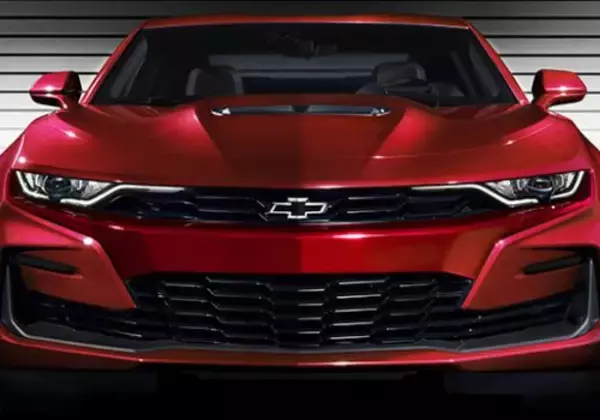 「唯一無二の存在感！　マッスルカーの雄「カマロ」がフロントフェイスを刷新」の画像