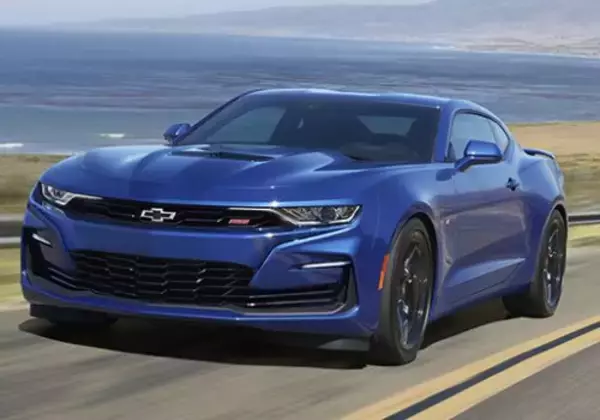 「唯一無二の存在感！　マッスルカーの雄「カマロ」がフロントフェイスを刷新」の画像