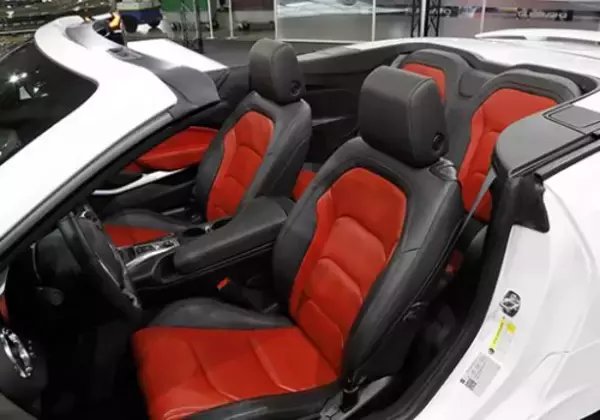 「唯一無二の存在感！　マッスルカーの雄「カマロ」がフロントフェイスを刷新」の画像