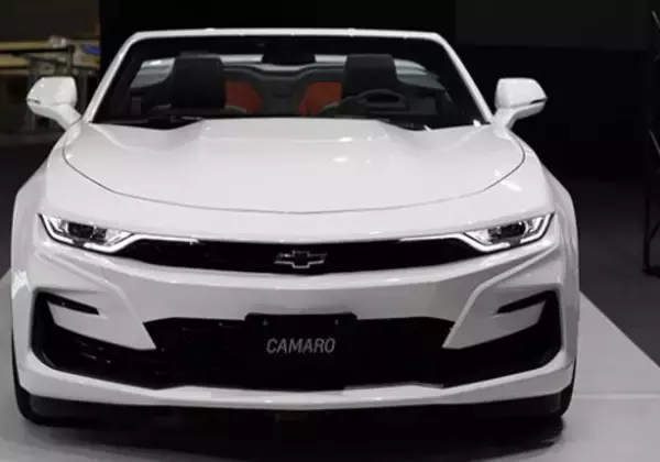 「唯一無二の存在感！　マッスルカーの雄「カマロ」がフロントフェイスを刷新」の画像