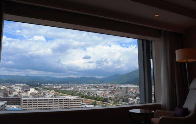京都ホテルオークラの「インペリアルスイート」に泊まって粟田山荘の夕食を