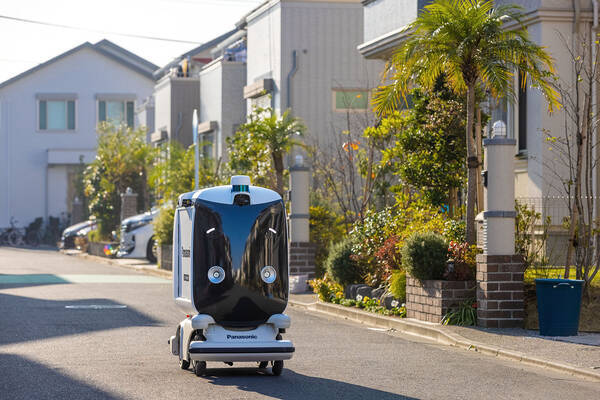 新たな配送サービス、パナソニックがロボットによる住宅街での配送実験を実施