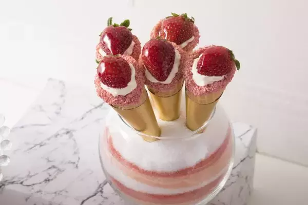 「軽食も楽しめるストロベリースイーツブッフェ『スイスホテル南海大阪』」の画像