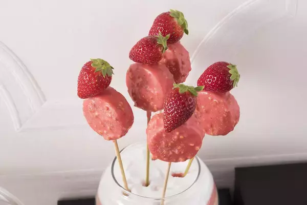 「軽食も楽しめるストロベリースイーツブッフェ『スイスホテル南海大阪』」の画像