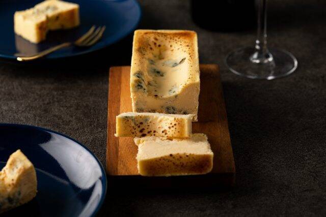 発売初日に1分間で100個を完売 生ブルーチーズケーキ 青 が吉祥寺に登場 21年1月7日 エキサイトニュース