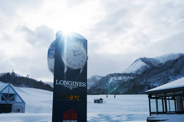 スキーリゾート キロロ のゲレンデに ロンジンの三面時計が登場 21年1月9日 エキサイトニュース