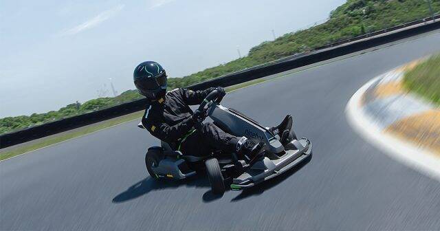 セグウェイとゴーカートの2wayデザイン、日本初上陸「Ninebot Gokart PRO」