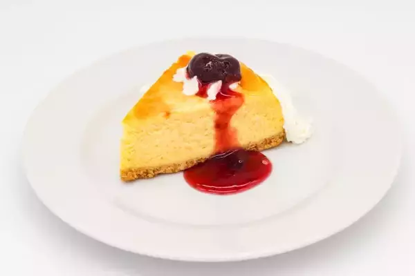 「軍港を見ながら横須賀３大グルメを食べよう！「巨大空母プレート」も登場」の画像