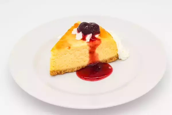 「軍港を見ながら横須賀３大グルメを食べよう！「巨大空母プレート」も登場」の画像