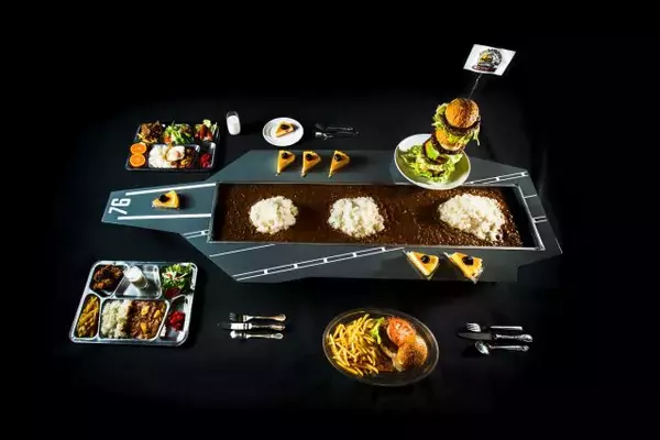 「軍港を見ながら横須賀３大グルメを食べよう！「巨大空母プレート」も登場」の画像