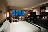 「豪華ホテルで非日常空間を楽しもう。パークハイアット東京の特別宿泊プラン」の画像1