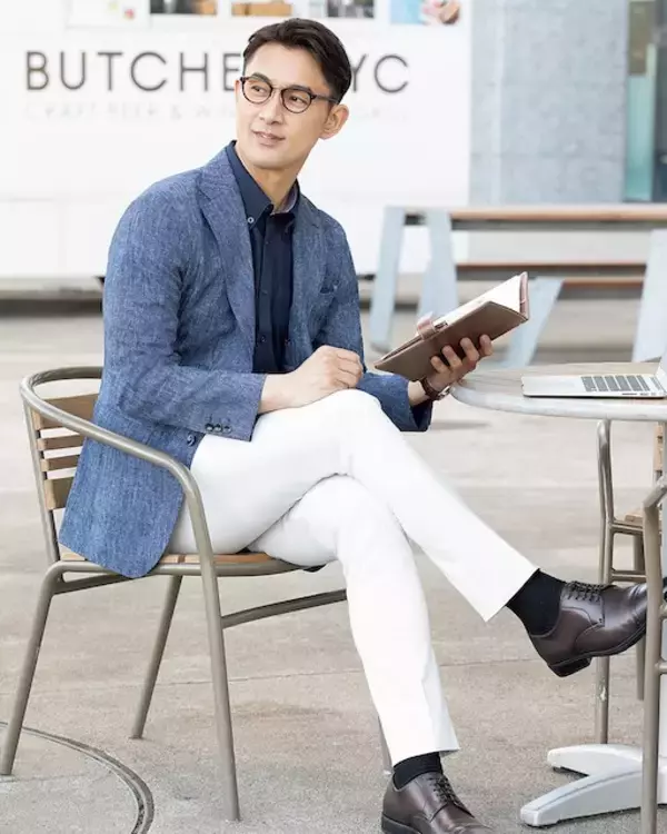 「テレワークにも最適なリラックス感のある夏の2大ビジネスカジュアル」の画像