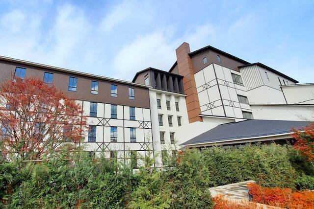 眺望浴場で寛ぐ。名湯・草津温泉に「ラビスタ草津ヒルズ」誕生