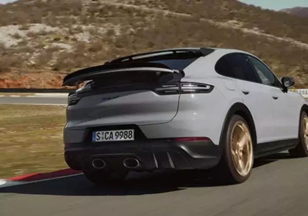 「0-100km/h加速＝3.3秒！ターボの上をいく「カイエン ターボGT」が登場」の画像