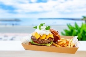宮崎・シーガイアのサンビーチ、宮崎県産マンゴーバーガーを期間限定発売