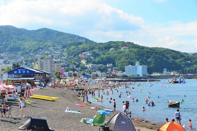 海 温泉で大満足 静岡県伊東市の海水浴場が7月22日オープン 21年7月21日 エキサイトニュース