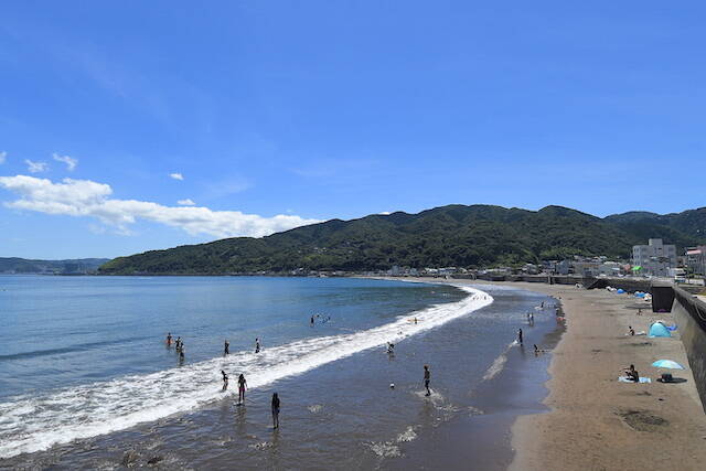 海 温泉で大満足 静岡県伊東市の海水浴場が7月22日オープン 21年7月21日 エキサイトニュース