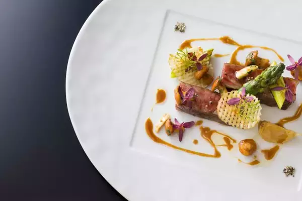 「恵比寿「ラ ターブル ドゥ ジョエル・ロブション」夏が旬の食材を楽しむコース」の画像