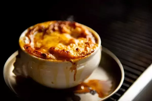 「沖縄・瀬良垣島、900℃の高温ブロイラーで焼き上げる極上ステーキ登場」の画像