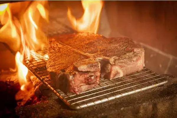 「銀座のフレンチ肉割烹「tcc 炉窯炭火焼Steak」秋の限定コース登場」の画像